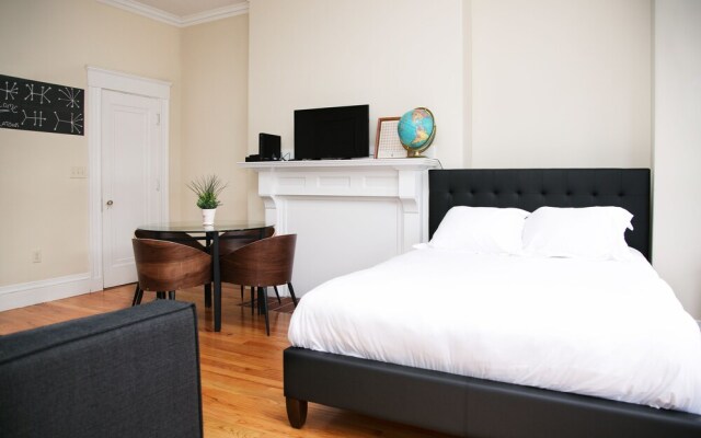 Pleasant Back Bay Suites by Sonder