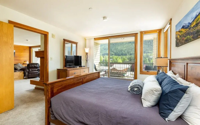 1483 Lakeside 1 Bedroom Condo