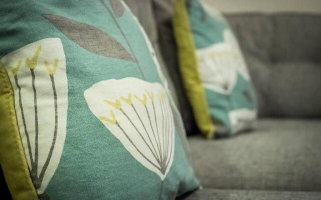Warehouse Apartment-1 King Bed, Sleeps 2