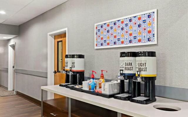 Hampton Inn & Suites Canton