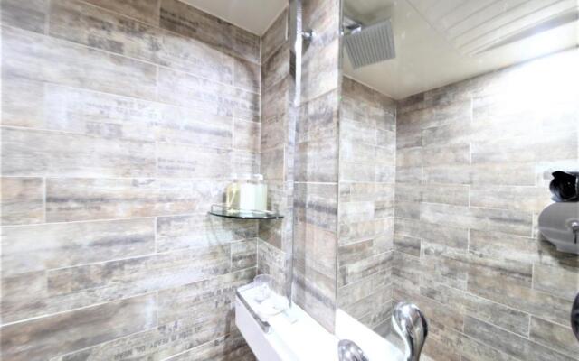 Laon Hotel