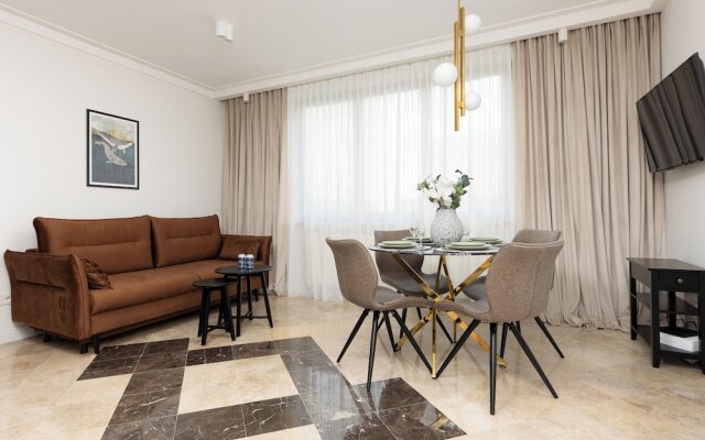 Czerniakowska 131 by Renteres Prestige
