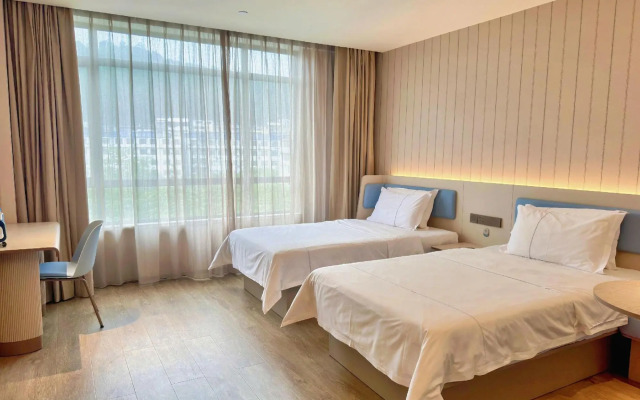 Bama Shouxiang International Hotel