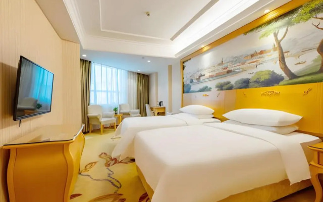 Vienna Hotel (Shenzhen Guanlan Changhu Metro Station) )