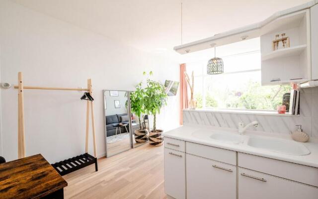 Amsterdam Beach Apartment 1, Private Garden