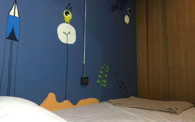 The neighbor hoot hostel & cafe