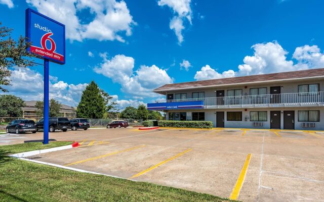 Studio 6 Monroe, LA - Hwy 165