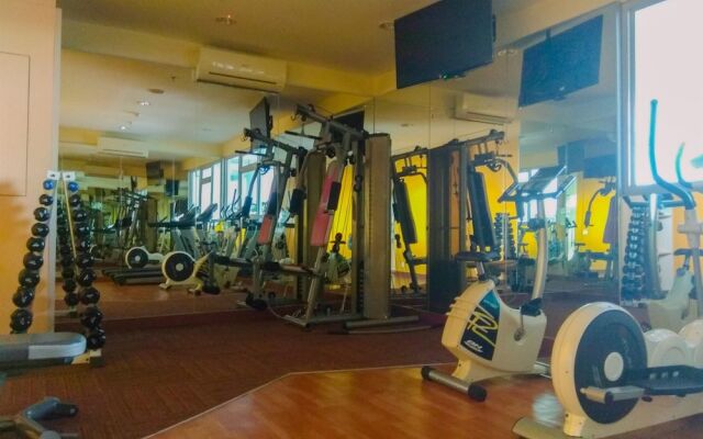 Deluxe and Modern Studio M Gold Tower Apartment