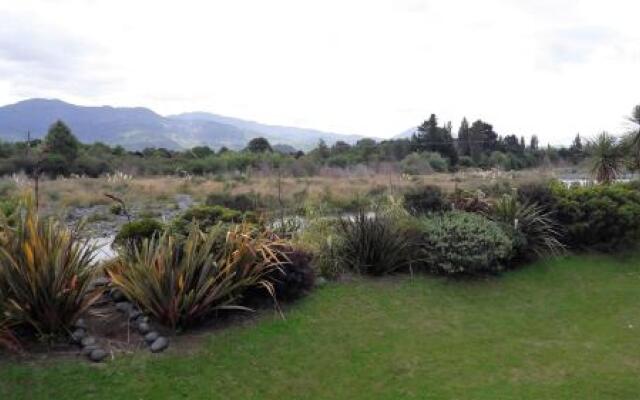 At The Tongariro Riverside B & B