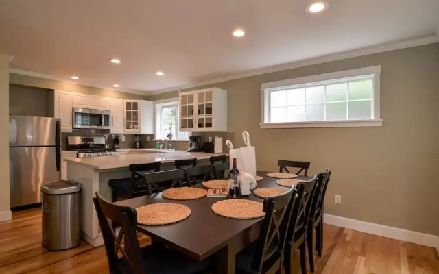 Seattle Vacation Home: The Gallery