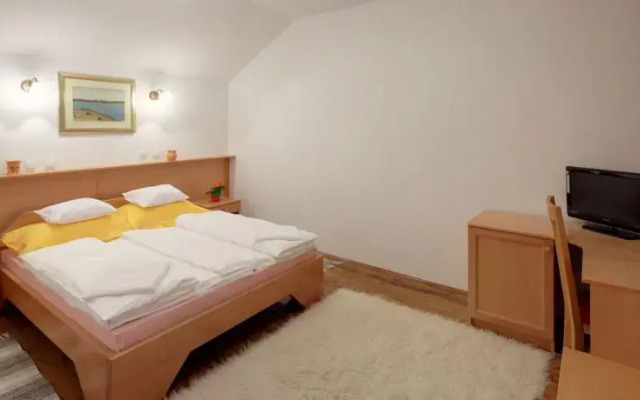 Piroš Čizma Guest House
