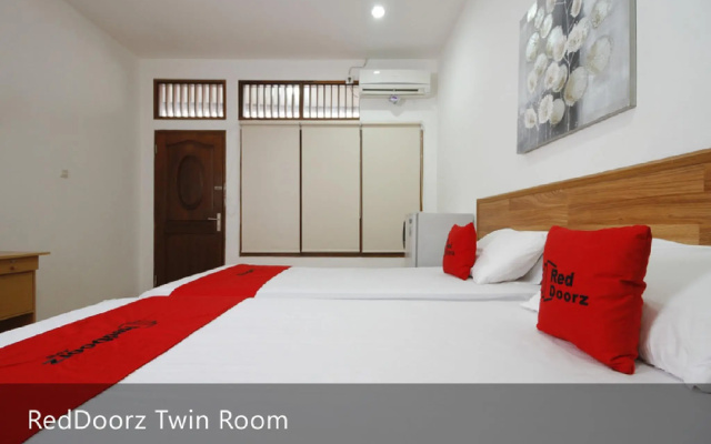 RedDoorz Plus near Plaza Indonesia
