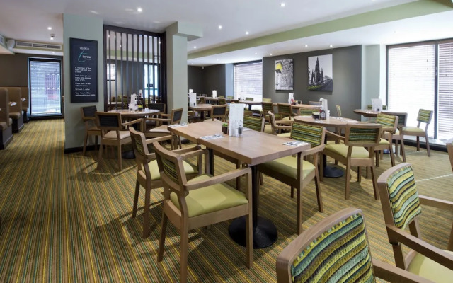 Premier Inn Edinburgh Cc York Place/St James Quarter
