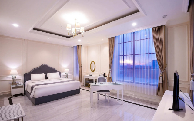 Grand Senyum Hotel