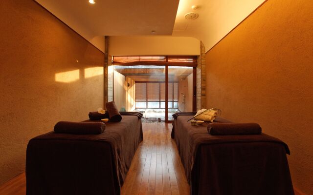 River Retreat GARAKU