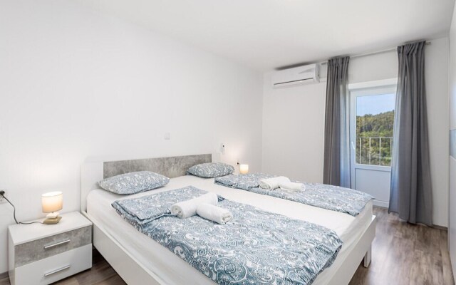 Stunning Home in Rab With Wifi and 3 Bedrooms