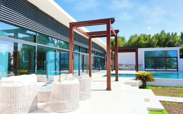 Royal Retreat Villa at Nurai Island