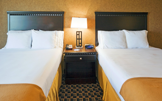 Holiday Inn Express Hotel & Suites Ennis by IHG