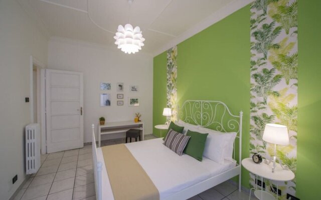 Colorful 3 bed Flat in Trendy San Giovanni!