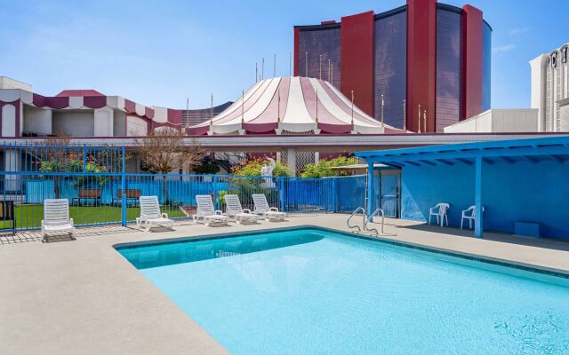 Travelsuites Inn