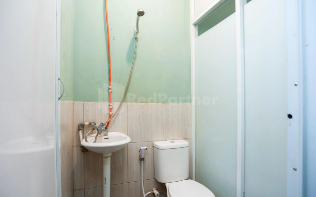 Super OYO 1868 J&b Room Pramuka