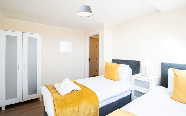 Velvet 2-bedroom Apartment Clock House - Hoddesdon