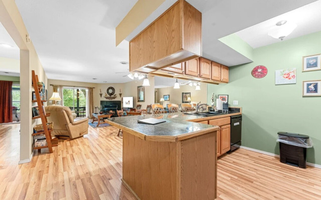 Bluffs Oasis 2 Bedroom Condo by RedAwning