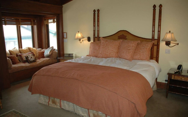 Plaza Lodge by Destination