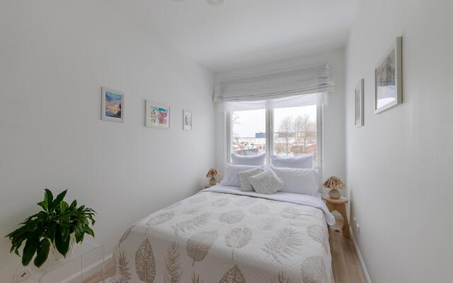 БелосНежность на набережной Обводного канала 108