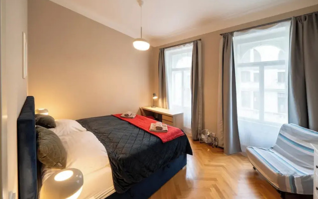 Downtown - 2 Room Zborovska