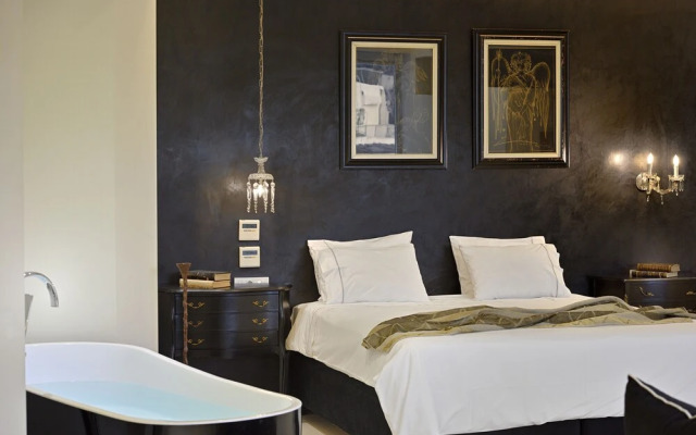 Alto Psyrri Penthouse by K&K