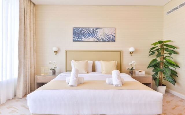 Ultra Luxury Palm Tower with Shared Hotel Facilities