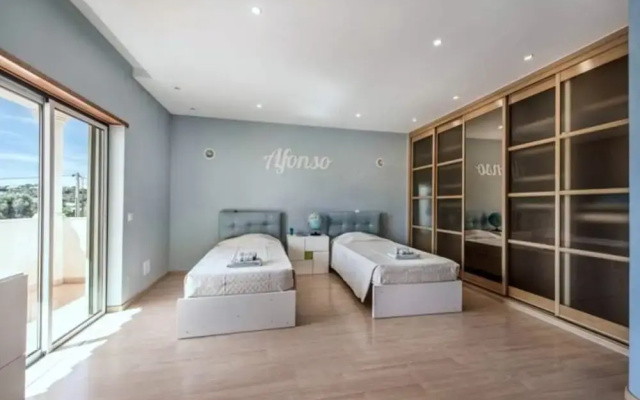 Stunnig 5 Bedroom Private Pool Villa With Cinema Room