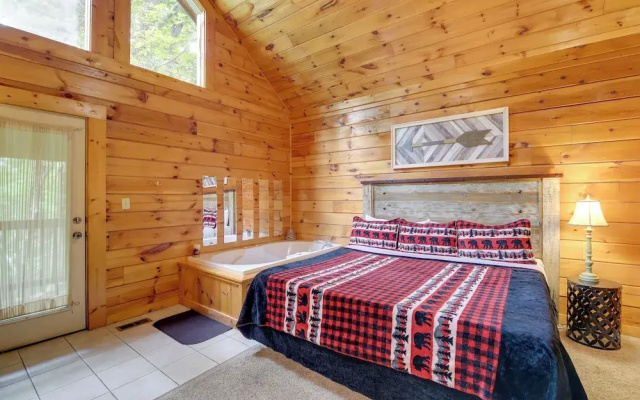 Hot Tub + Pool Table: Secluded Seiverville Cabin