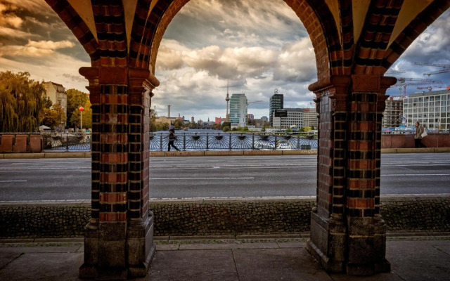 Schulz Hotel Berlin Wall at the East Side Gallery