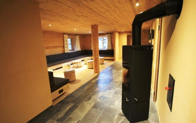 Alpen Select Lodge for 16-24 People