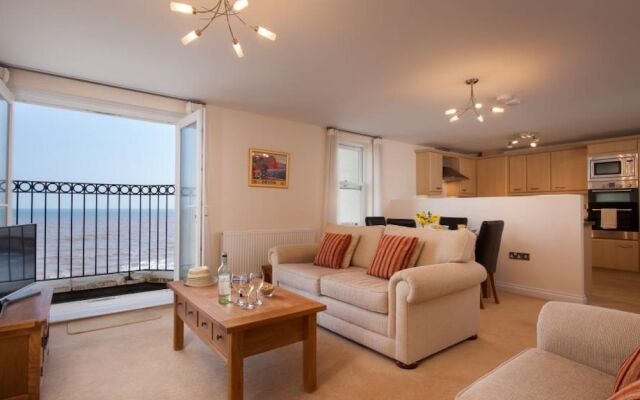 Modern Apartment in Dawlish With Dawlish Coast View