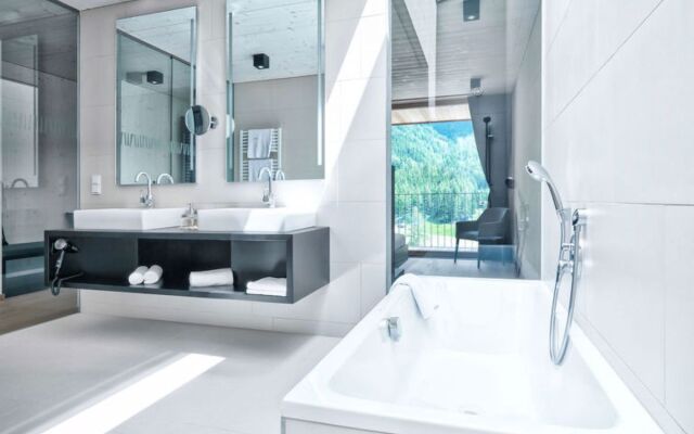 Gradonna Mountain Resort (KAX101)