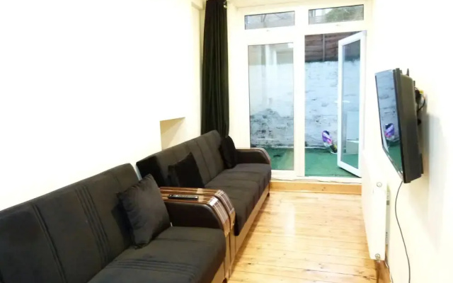 SS Property Hub - Family Apartment Kensington