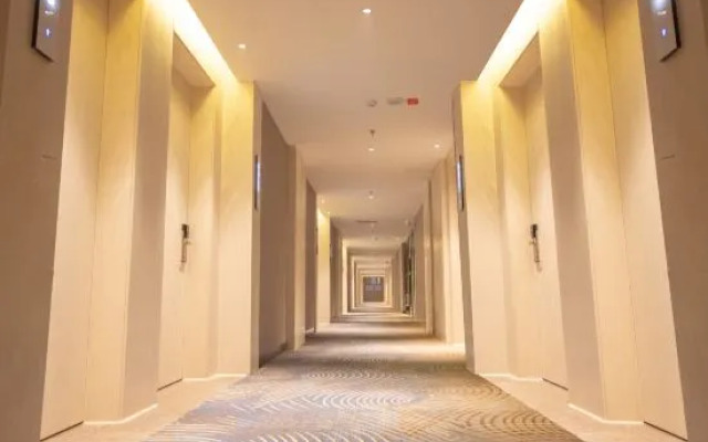 Echarm Hotel (Shache Zhengwuzhongxin Baicheng Railway Station)