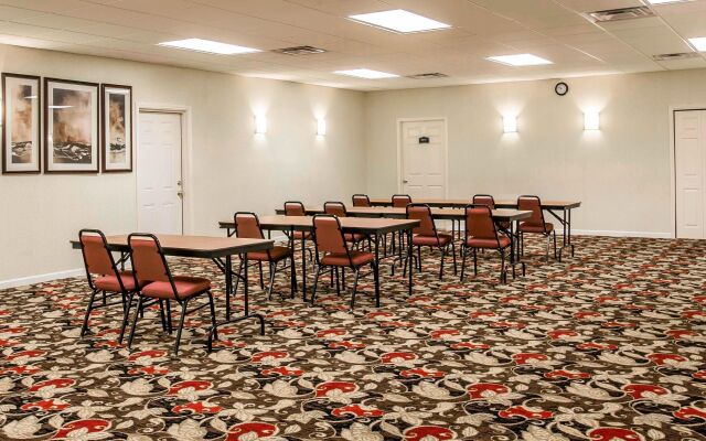 Quality Inn & Suites near Lake Eufaula