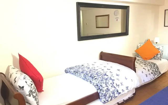 The Cumberland Townhouse Apartment