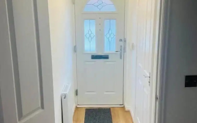 Stylish 3 Bed Home Parking City centre