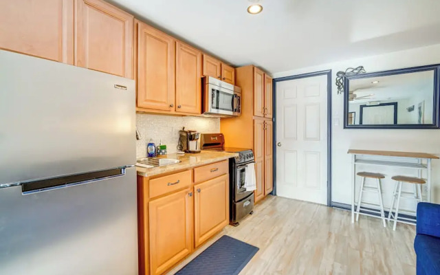 Half-block to Beach & Conventions: Wildwood Studio