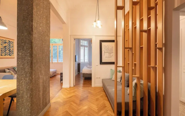 Historic 2BR Oasis in Kolonaki