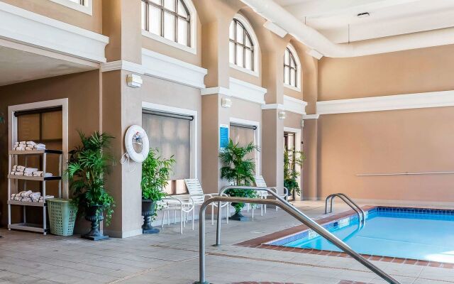 Comfort Inn & Suites Airport - American Way