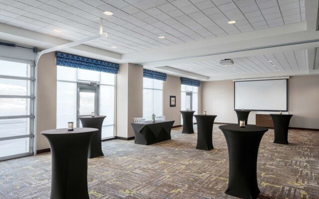 Hampton Inn & Suites by Hilton Kelowna Airport