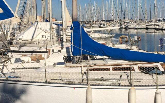 Voilier A Quai Gruissan