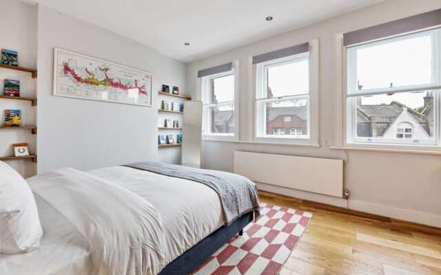 Modern & Chic 2bed Hampstead Duplex 1 min to Tube