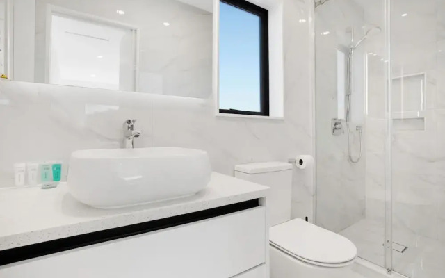 Style Serenity Townhouse with Parking